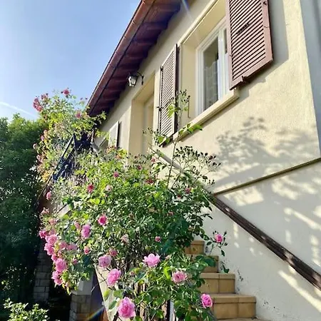 Dom wakacyjny Maison Vue Sur Le Mont Fourcade Avec Jardin *